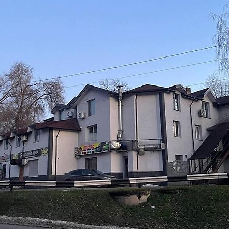 Pitstop Motel Камянске Екстериор снимка